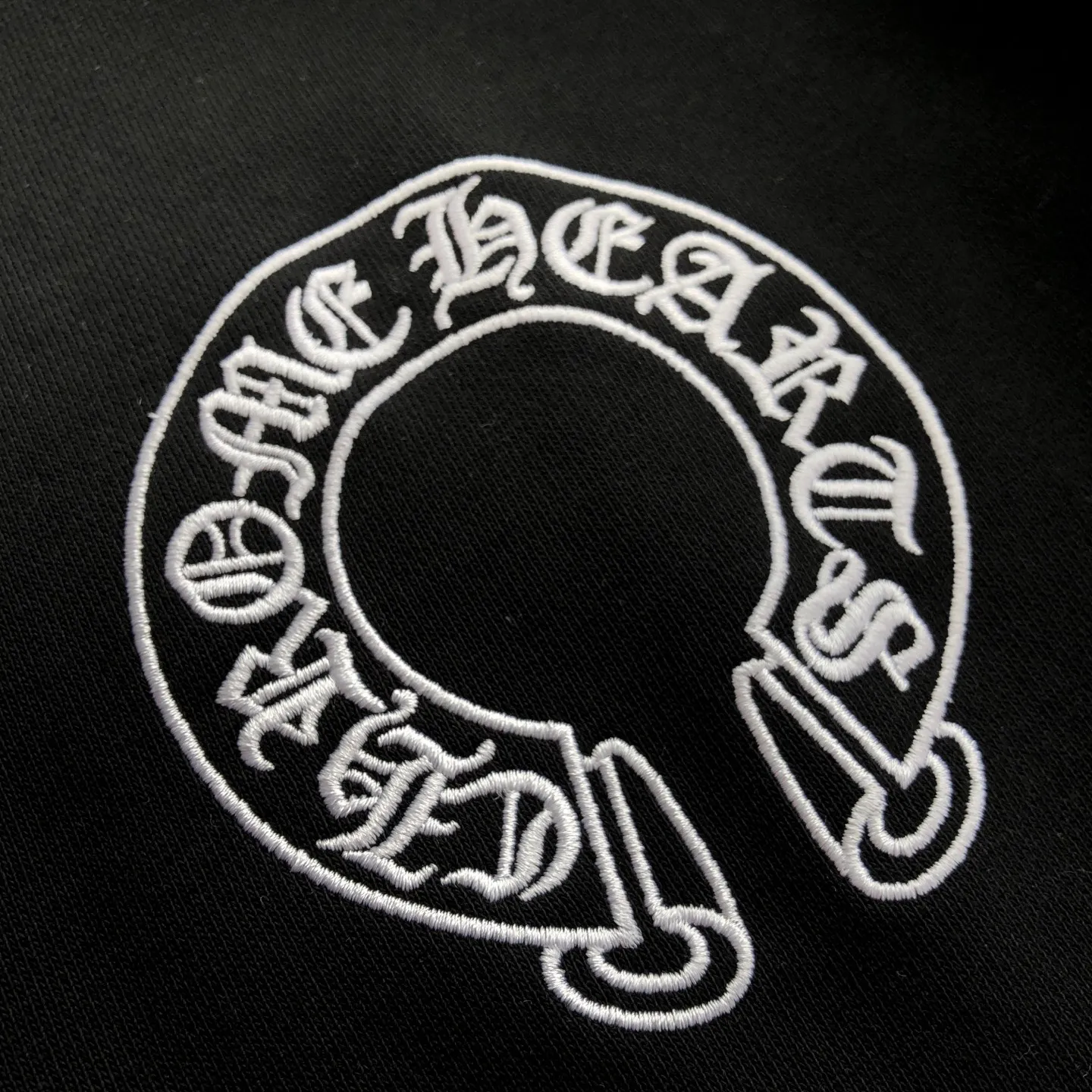 Chrome Hearts 2026New Arrival logo ⚠️ ⚠️ Quality⚠️ Same Style g Classiclogo Versatile Same Style ：Black White Size ：XS L XS ： 59.5 114 69.5 53 S ： 61.5 118 71 54.5 M ： 63.5 122 72.5 55.5 L ： 65.5 126 74 56.5